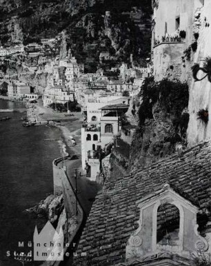 Amalfi. Blick vom Hotel Luna (altes Kloster) auf Amalfi