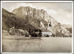 Gmunden, Österreich. Blick auf das Schloss Ort am Traunsee mit Traunstein