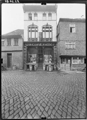 Schmalkalden, Stumpfelsgasse. Wohnhaus mit Laden (Oscar Endter). Straßenfront
