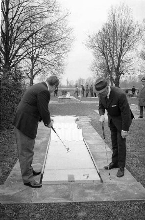 Einweihung der Minigolf-Anlage für das Rheinstrandbad Rappenwört.