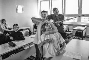 Matheunterricht an einer Realschule. Der Lehrer ist mal kurz raus gegangen