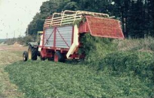 Fotografie: Ein- und Auslagerungstechnik, Flachsilo, Ladewagen, Be- und Entladen