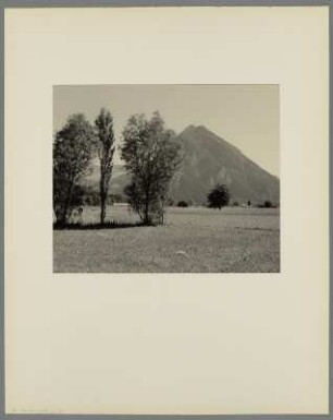 Bergkette bei Neuhaus am Thunersee