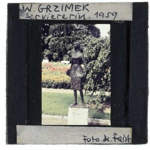 Grzimek, Kellnerin