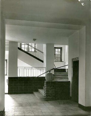 Fischer, Theodor; München - Westend, Bergmannstr.; Ledigenheim - Treppe