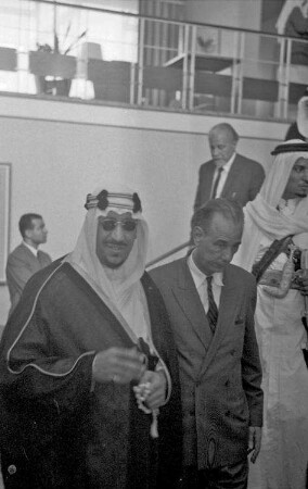 Freiburg: Colombi Hotel; König Saud und Abdul Rahman Azzam (ehemaliger Generalsekretär der Arabischen Liga)