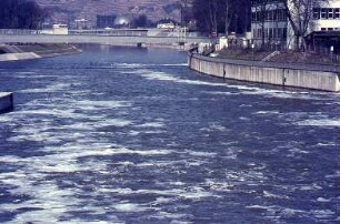 Esslingen, Neckar (verschmutzt)