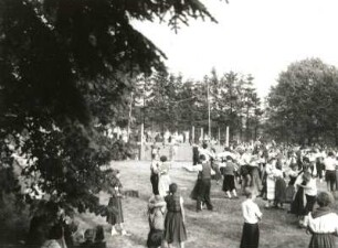 Seifhennersdorf. Volkstanzfest im Pionierpark. Tanzvorführung