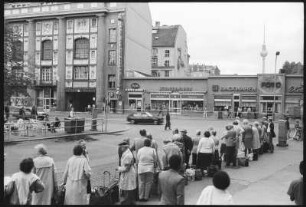 Taxistand am Bahnhof Friedrichstraße