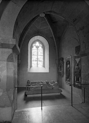 Grabmal des Grafen Ulrich I. von Württemberg und seiner Gemahlin Herzogin Agnes von Liegnitz