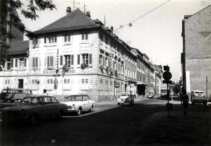Privatgebäude, Straßen und Plätze in Karlsruhe. Adlerstraße/Kreuzung Markgrafenstraße