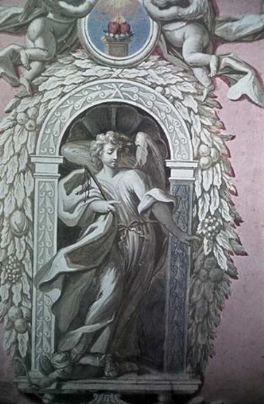 Innendekoration der Schlosskapelle — Wanddekoration der Schlosskapelle — Engel in gemalten Nischen des Emporengeschosses — Engel mit Geißel und blindem Cupido