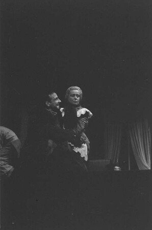 Szenenbilder aus dem Stück"Wir sind noch einmal davongekommen" von Thornton Wilder am Hebbel-Theater in Berlin