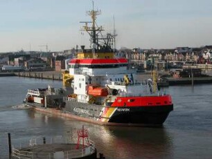 Küstenwachschiff im Hafen von Cuxhaven