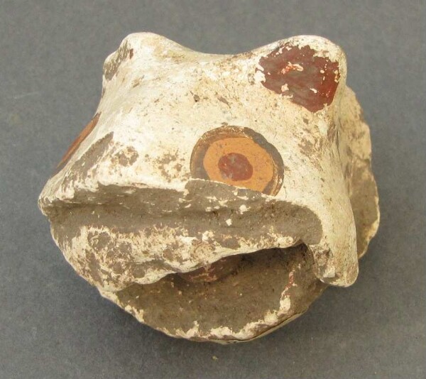 Vase en terre cuite (tête d'animal, fragment)