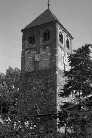 Odenthal: Kirche, Turm, näher