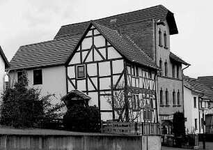 Einhaus; Ahnatal, Dörnbergstraße 12