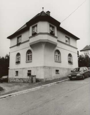 Markneukirchen, Fabrikantenwohnhaus Max Kehr : Markneukirchen (Vogtlandkreis), Fabrikantenwohnhaus, um 1930, der ehemaligen Kartonagenfabrik Max Kehr, Apian-Bennewitz-Straße 9, Straßenansicht
