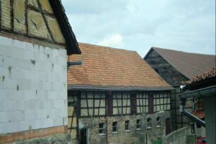 Blick von oben auf einen Stall