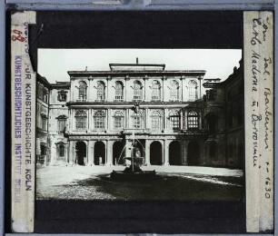 Rom, Palazzo Barberini : Ehrenhofseite /Fassade