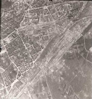 Amerikanische Luftbildaufnahmen von Kriegszerstörungen. Ausrichtung nach Nordosten. Güterbahnhof / Rangierbahnhof