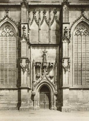 Rochlitz, Kunigundenkirche, Außenansicht : Südfront des Langhauses mit gotischem Hauptportal