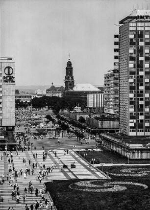 Prager Straße, Wiener Platz