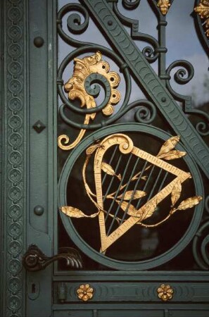 Deutschland. Baden Württemberg. Heidelberg. Kongresshaus Stadthalle. Detail Haupteingang