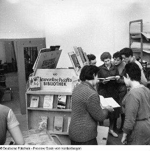 Bibliotheken und Büchereien und Buchläden