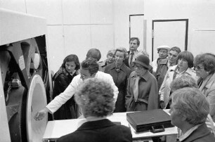 Arbeitsgemeinschaft Karlsruher Frauenorganisationen. Informationsbesuch bei Einrichtungen des Städtischen Klinikums