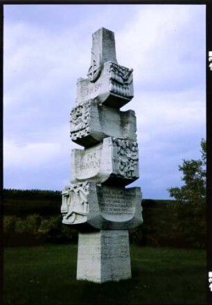 Munzingen: Tuniberg, Rebstockdenkmal im Weinberg