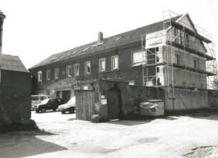 Cossebaude-Gohlis, Dorfstraße 23. Dreiseithof (nach 1800). Stallgebäude (mit Wohnungen)
