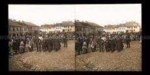Menschenmenge auf dem Marktplatz, Kutno