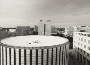 Filmtheater Prager Straße : Blick vom Kaufhaus Wöhrl gegen Filmtheater (sog. "Rundkino"), UFA -Palast und Appartementhaus
