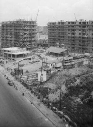 180° Panorama, Bild 5 von 7. Blick auf das Baugelände Neubauviertel Springprojekt. Berlin-Kreuzberg, Neuenburger Straße