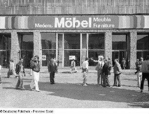 Leipzig. Leipziger Herbstmesse, 1978. Halle 15 Möbel. Erdgeschoß der Eingangsseite