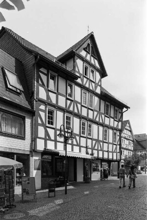 Wohn- und Geschäftshaus und Gewölbekeller (Wohn- und Geschäftshaus, Fachwerk); Frankenberg, Neustädter Straße 52