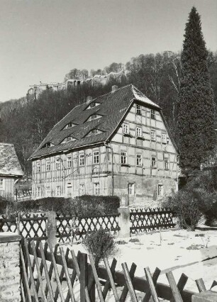 Königstein, Bielatalstraße 58. Wohnhaus mit Nebengebäude (18. Jh.). Straßenansicht
