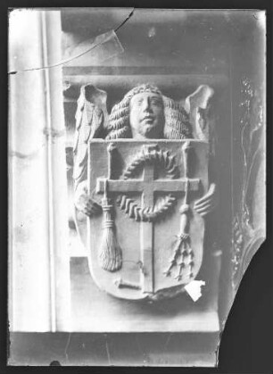 Engel mit Wappen (vermutl. Arma Christi Kloster Bronnbach)
