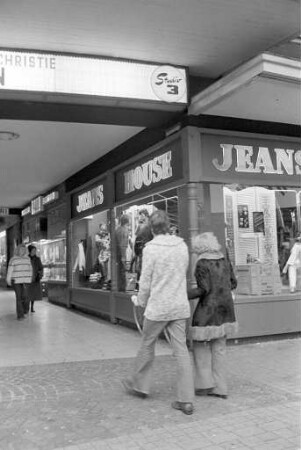 Jeans House in der Kaiserpassage Ecke Waldstraße