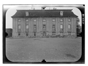 Faulenrost. Ehem. Gut (1760-1764). Kavaliershaus. Eingangsseite