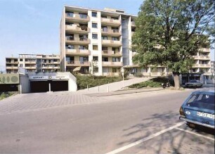 Freiburg: Studentenwohnhaus; Eingang; Straßenseite