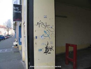 RiSK | "TWiS | {HAMMER UND SICHEL} | {ROTER STERN}
