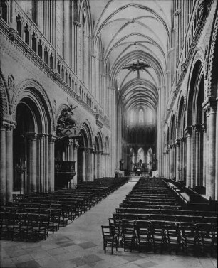 Bayeux, Kathedrale Notre-Dame, Langhaus, Blick zum Chor