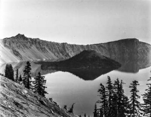 Wizard Island : Die kleine Insel Wizard Island im Crater Lake.