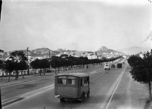 Athen: Leophoros Syngrou, Vordergrund Autobus