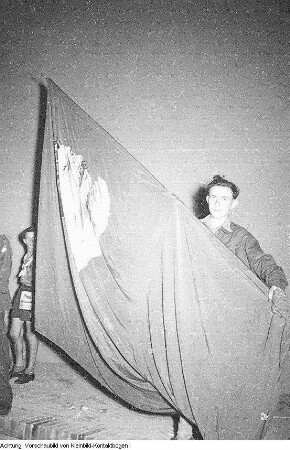 Berlin, 3. Weltfestspiele der Jugend und Studenten, Kundgebung, Stalin-Banner, u.a., August 1951