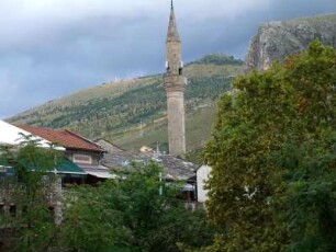 Mostar: Stadtansicht mit Minarett