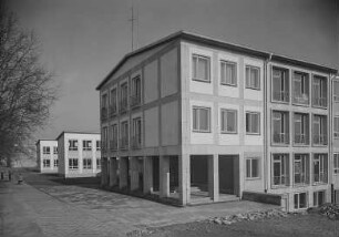 Fetscherstraße : Dresden-Striesen, Fetscherstraße 2. 6. Mittelschule (1957-1958; G. Kintzer, E. Kubin). Straßenansicht