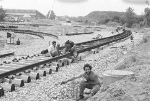 Anlegung des Grünzugs "Beiertheimer Feld" neben den Straßenbahn-Gleisanlagen zwischen Weinbrennerplatz und Europahalle